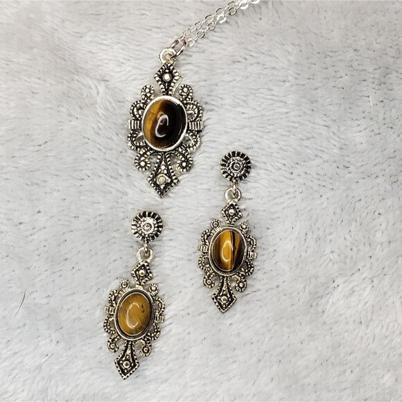 Tiger Eye earrings and necklace in Silver setting - Picture 3 of 6